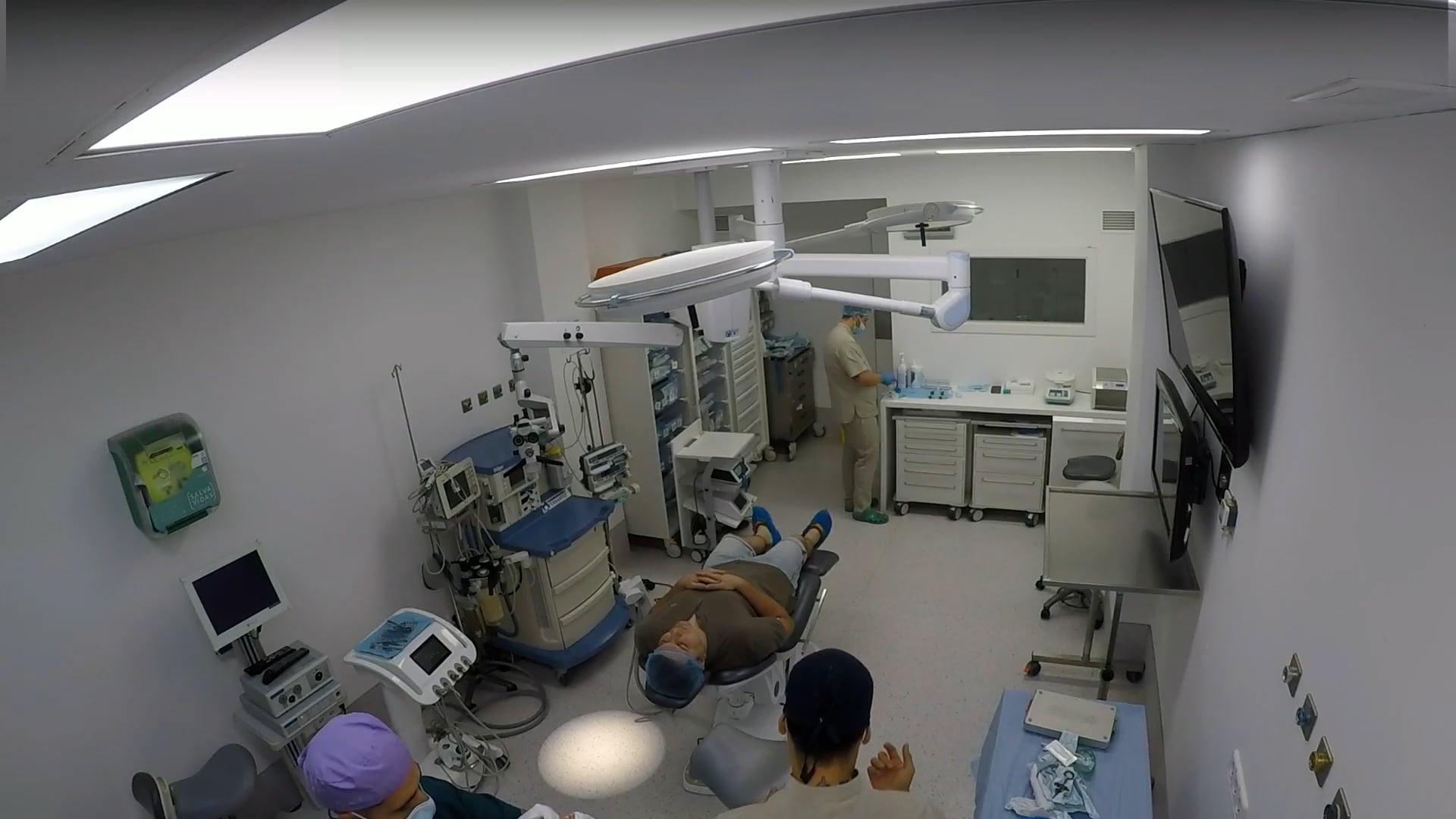 Colocación de implante en posición 46i con regeneración vertical simultánea mediante uso de membrana PTFe con refuerzo de titanio