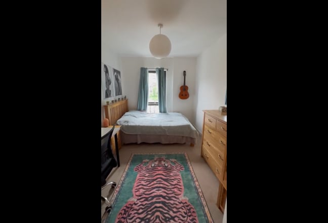 Room in a Modern 3-Bed Apartment in Canary Wharf  Main Photo