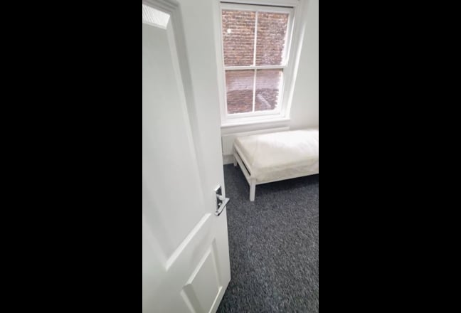 Single & Double Rooms Available – Whitechapel E1 Main Photo