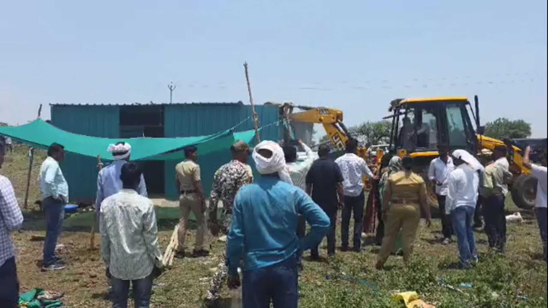 अहमदपूर तालुक्यात गायरान जमिनीवरील अतिक्रमण प्रशासनाकडून जमीनदोस्त,उपजिल्हा रुग्णालयासाठी जागा प्रस्तावित