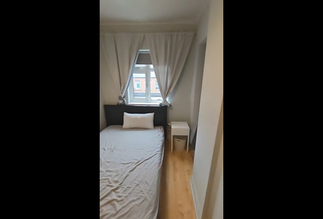 Cozy Single and double Room  for Rent in Golders g Main Photo