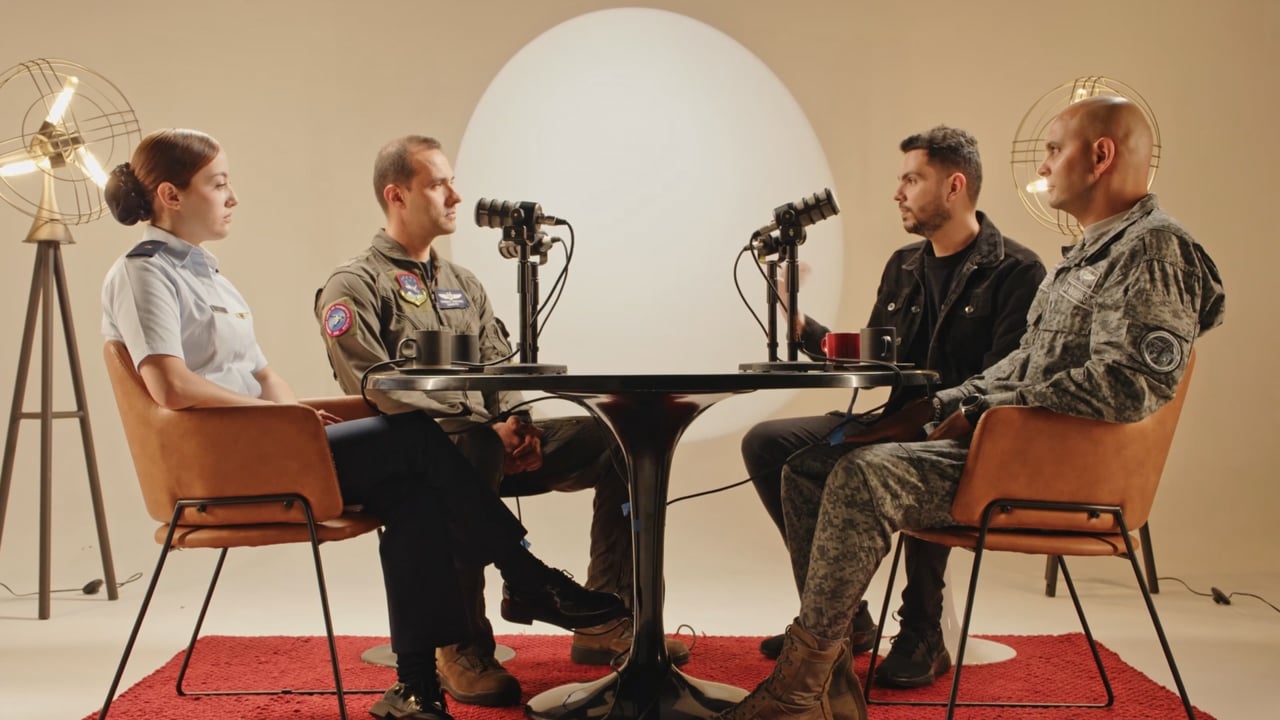Estudio profesional de podcast en Medellín para empresas B2B