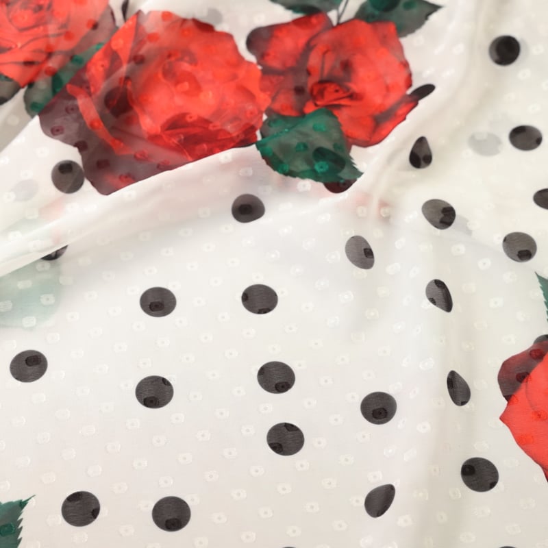Vidéo: Mousseline jacquard – Roses rouges et pois noirs