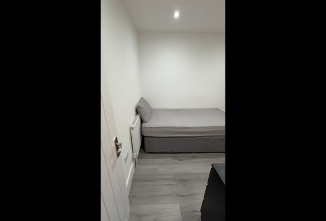 Large Single room  near Rayners Lane Main Photo