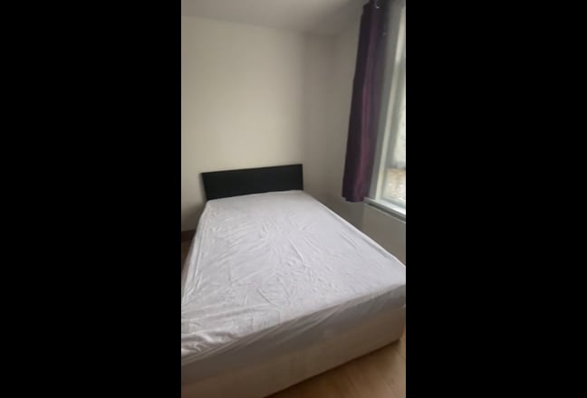 1 double  room available in a House share Main Photo