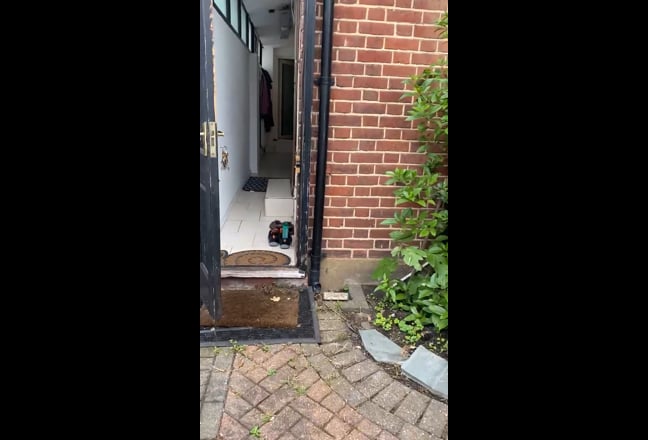 Private Studio flat with all bills included Main Photo