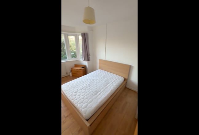 Double Bedroom in 3 bed house share with garden  Main Photo