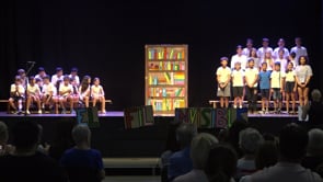 L'alumnat de l'escola Esculapi representa l’obra ‘El fil invisible’ a la Sala Polivalent