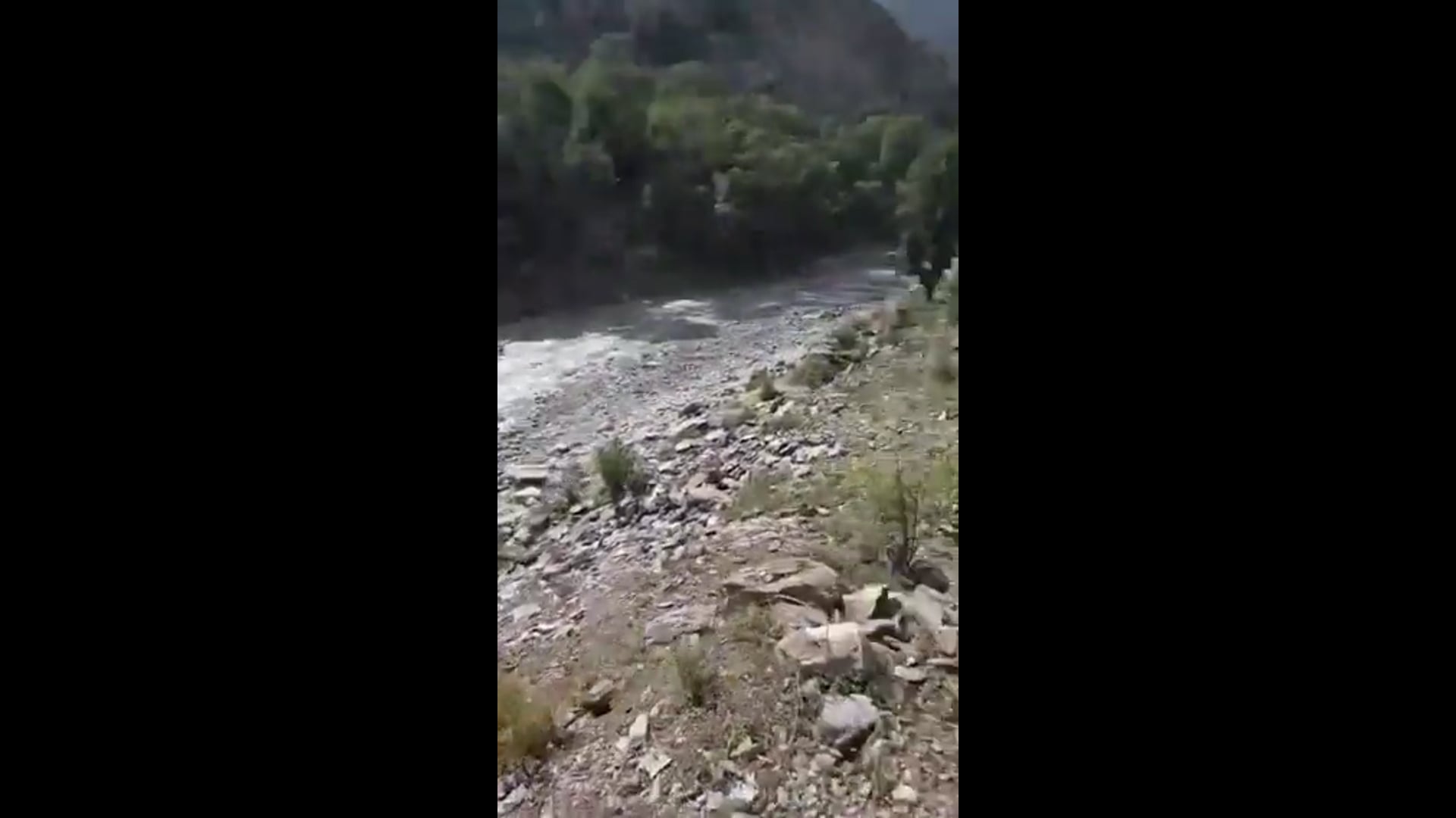▶️......हिमाचल के मणिकर्ण में टूरिस्ट की कार तीन सौ मीटर नीचे खाई में गिरी कार, 2 लोगों की मौत, बच्ची समेत 3 घायल