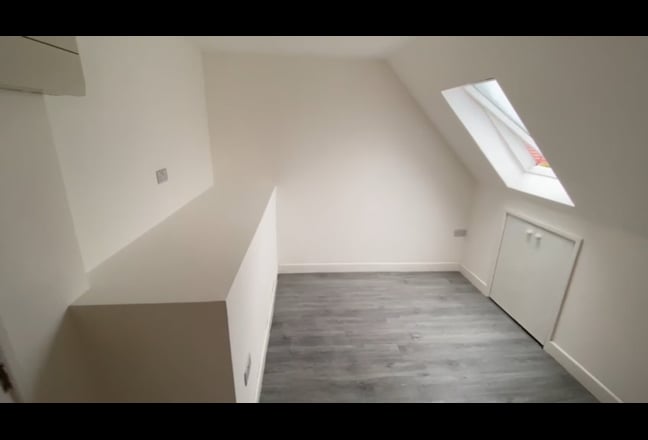 Top Floor Flat with Views of Stoke Main Photo