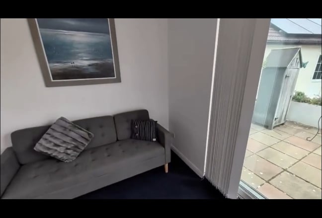 Super nice very large room with ensuite EV Charger Main Photo