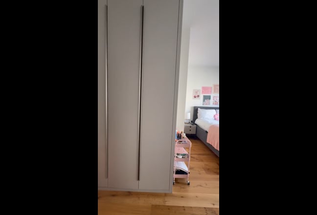 Large Double en suite Stratford Main Photo