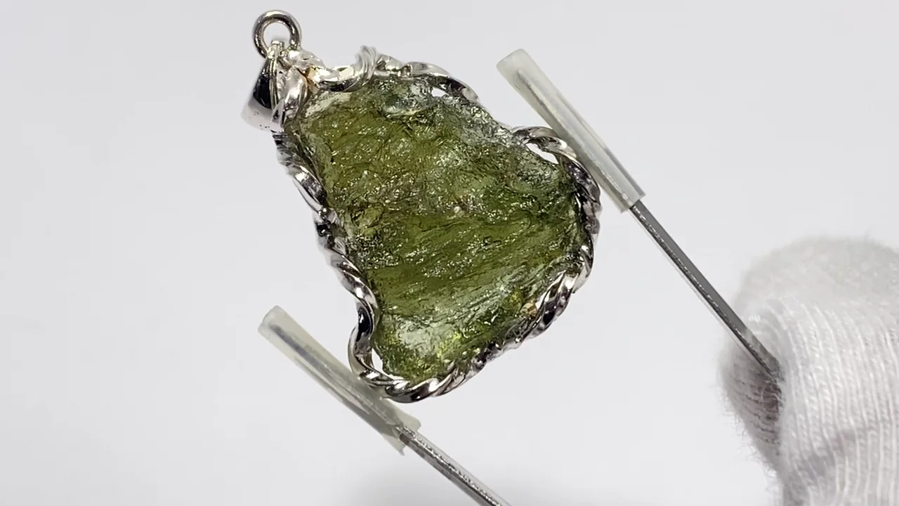 モルダバイト ラフロックタンブル ペンダントトップ シルバー925製 NO