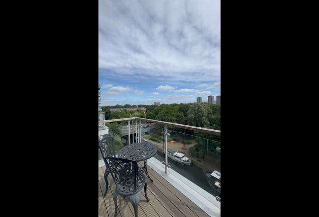 Stunning 1 Bed Flat / 31 July-Mid September  Main Photo