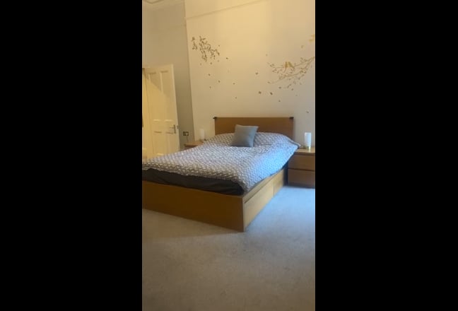Don't miss amazing huge double bed! Main Photo