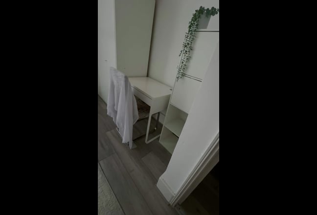 Double Bedroom in Peaceful Flat Main Photo