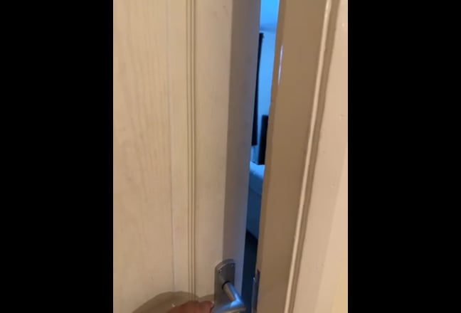 Spacious double room in female household Main Photo