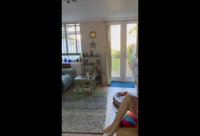 Single room with built in wardrobe Main Photo