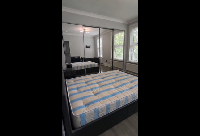 Stratford - Spacious Double Rooms Main Photo