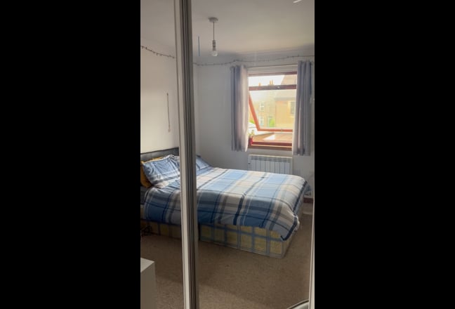Room in Riverside  Main Photo