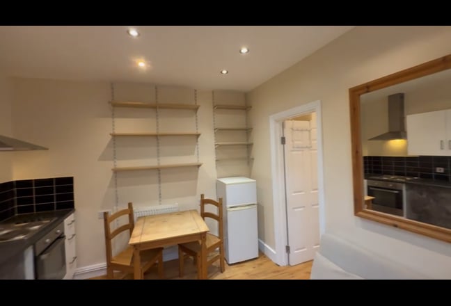 Self contained studio Main Photo
