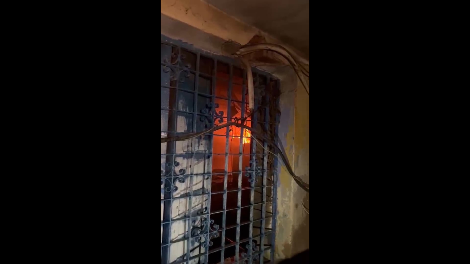 बैंक में लगी भीषण आग,लोगों की गाढ़ी कमाई पर आफत,फायर ब्रिगेड आग बुझाने में जुटी