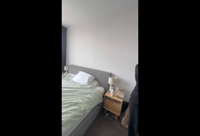 Large En-suite Room in a 3 Bed High Rise 🩷 Main Photo