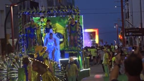 La rua del VI Carnaval d'Estiu aplega 6 colles escalenques i 5 carrosses