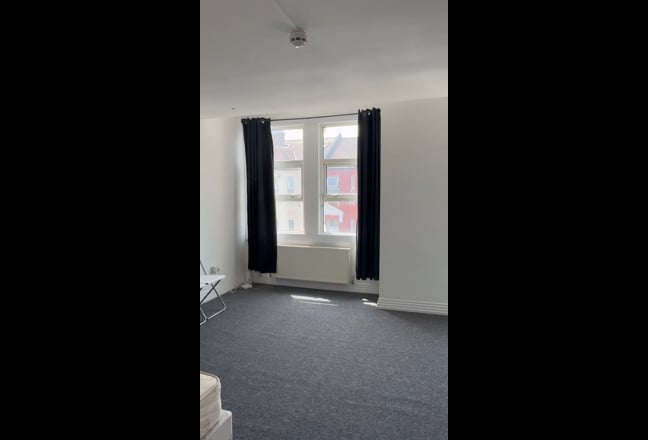 Double Room- bills included! New kitchen!  Main Photo
