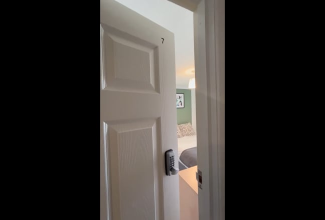 Cozy Double Room Near Hospital Main Photo