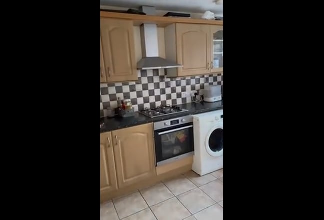 Double bed room to rent in a 3 bedroom house  Main Photo