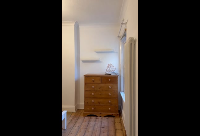 Furnished room in lovely house, close to station Main Photo