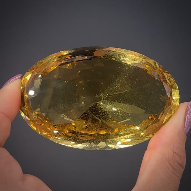 Orthoclase (Feldspar) (709.71 ct)