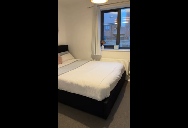  Modern  double  room  -  female  preferred Main Photo