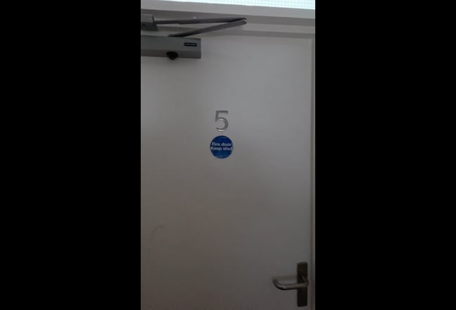 Double bedroom in a Professional house share Main Photo