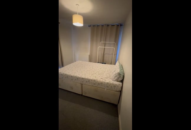 Tennancy takeover:Large double room Main Photo