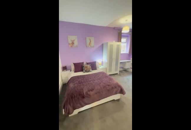 Large Double Ensuite Room Woodston Main Photo