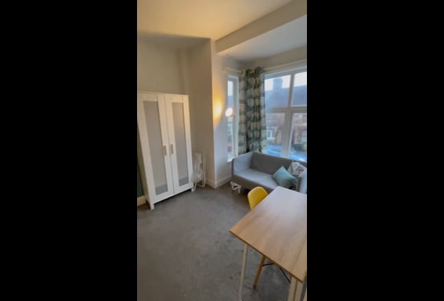 Large Double Ensuite Room, Woodston Main Photo