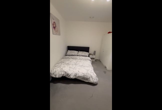 Spacious Double Bedroom Available in East London Main Photo