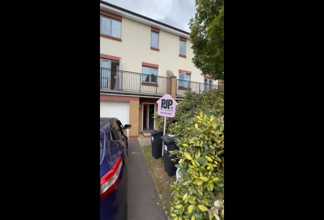 Students only Double Rooms in modern house Main Photo
