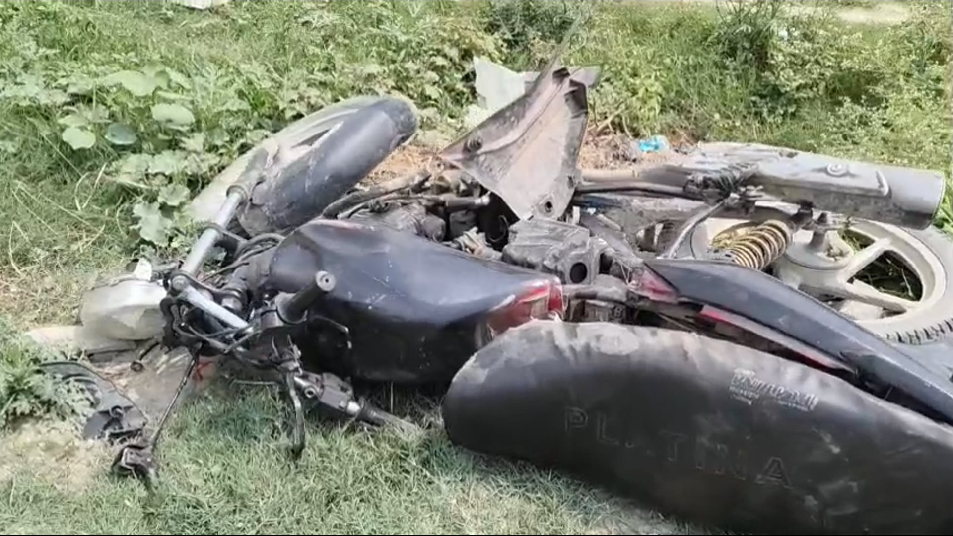 दो बाइक के बीच हुई भीषण टक्कर, 