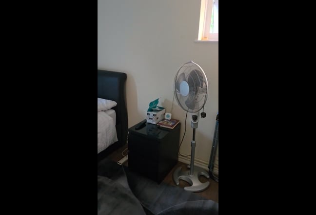A decent size double room to rent Main Photo