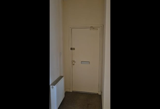2 Bedroom flat  west end- walking distance to uni Main Photo