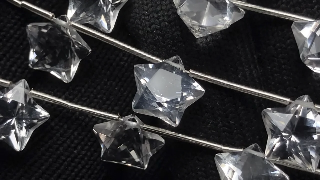 クリスタル スターシェイプ ファセットカット10×10mm 半連/1連｜天然石