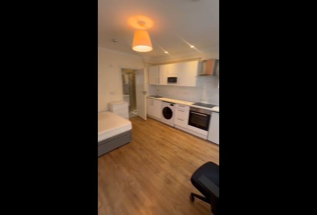 Available Now - Studio  - Shepherds Bush W12 Main Photo