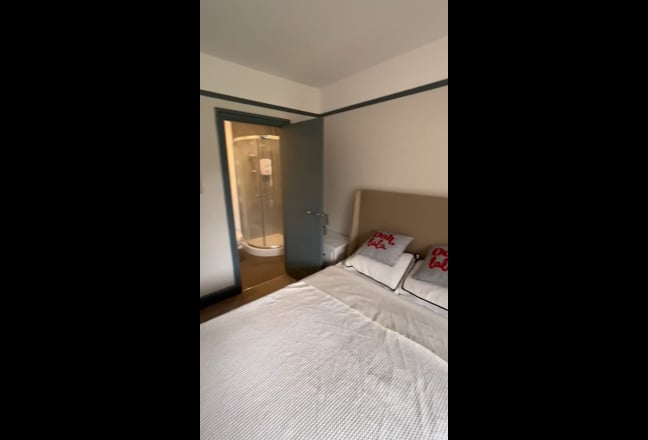 Video 1: Room 5 ensuite bedroom 