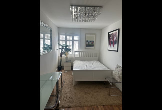 Beautiful large en-suite bedroom in Streatham hill Main Photo
