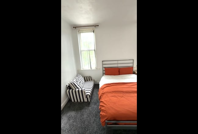 Brand New Ensuite Room | &pound;0 Rent & &pound;0 Charges  Main Photo