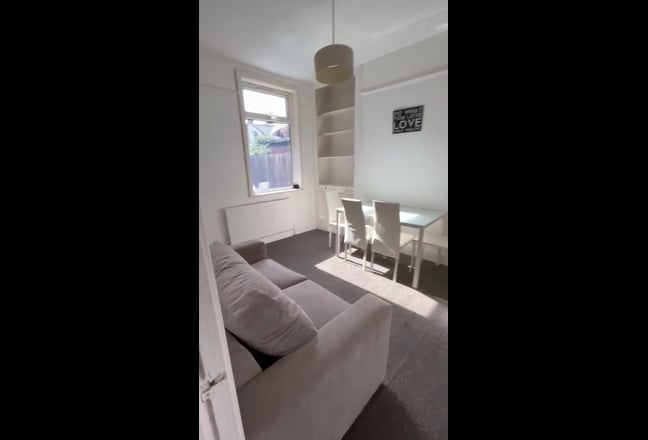 Four bedroom house in HU5 - all bills included Main Photo