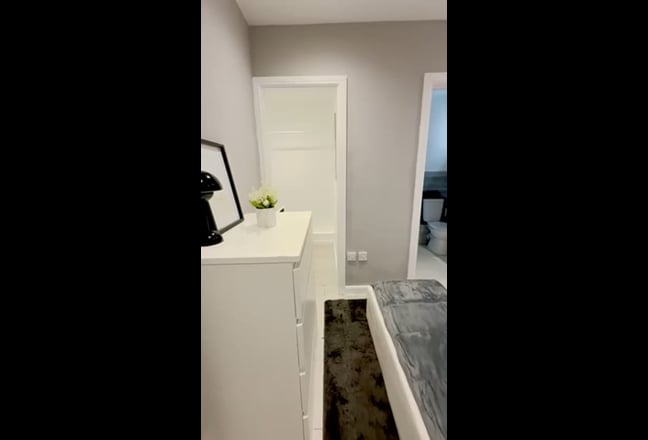 1 Room-Insuite Available | Near Station 🏡 Main Photo